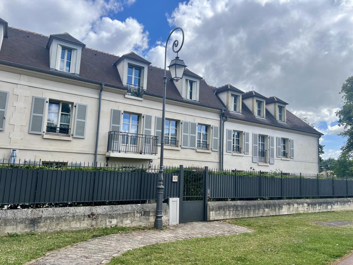 Parking 15 m² · à Senlis · 15 m² · 150 €/mois