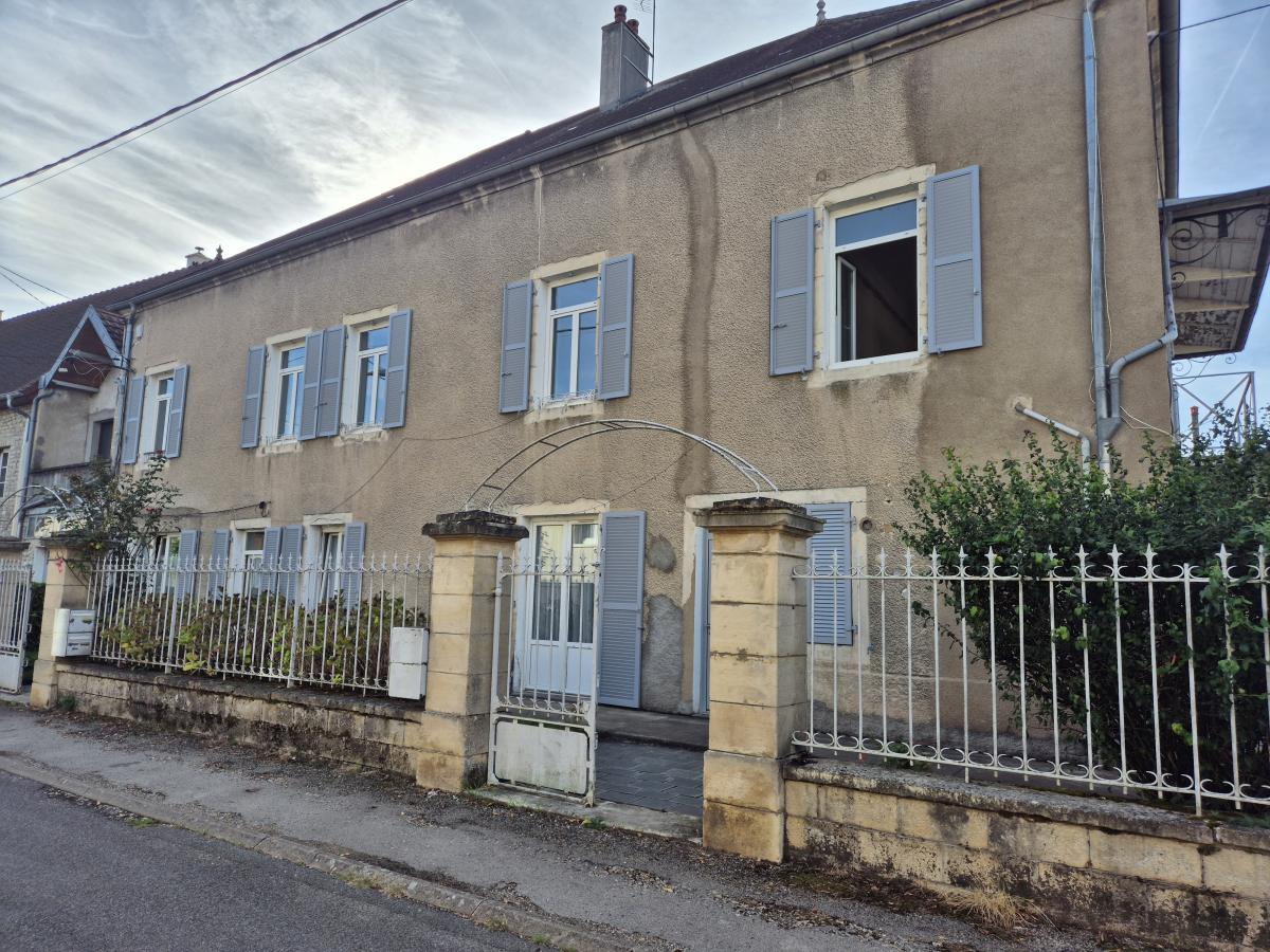 Immeuble 2 pièces 451 m² · à Fraisans · 451 m² · 315 000 €
