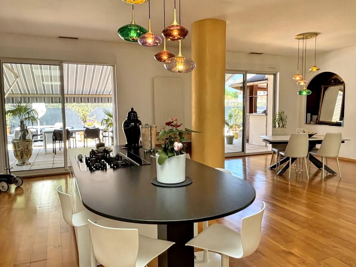 Appartement 6 pièces 338 m² · à Saint-Martin-d'Hères · 338,2 m² · 735 000 €