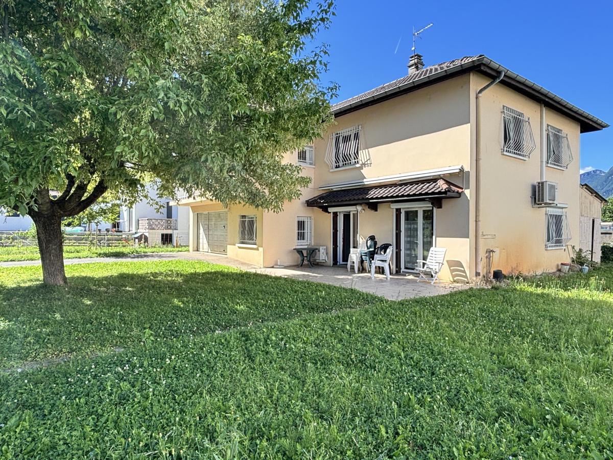 Maison 8 pièces 175 m² · à Grenoble · 175 m² · 330 000 €