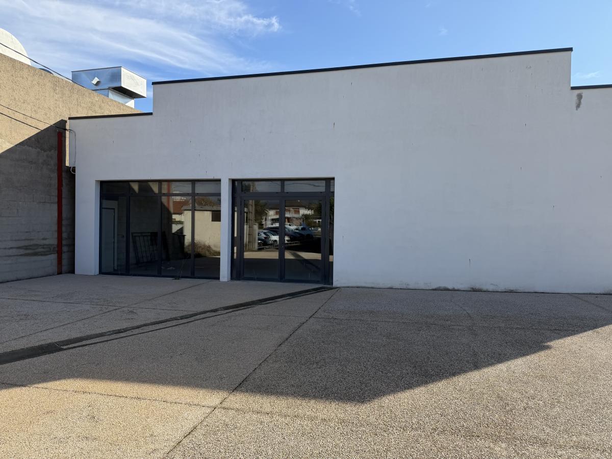 Maison 560 m² · à Chenôve · 560 m² · 5 000 €/mois
