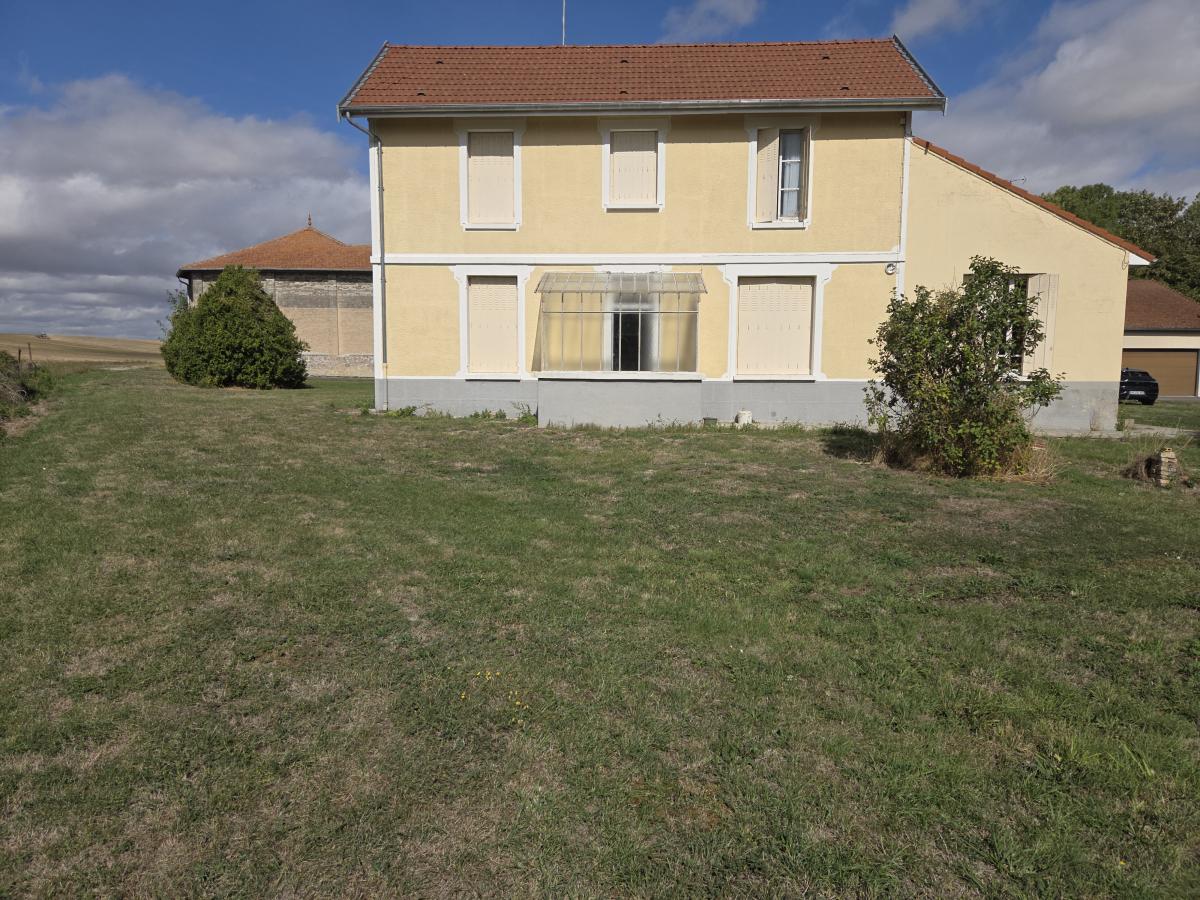 Maison 5 pièces 130 m² · à Saint-Martin-l'Heureux · 130 m² · 211 000 €