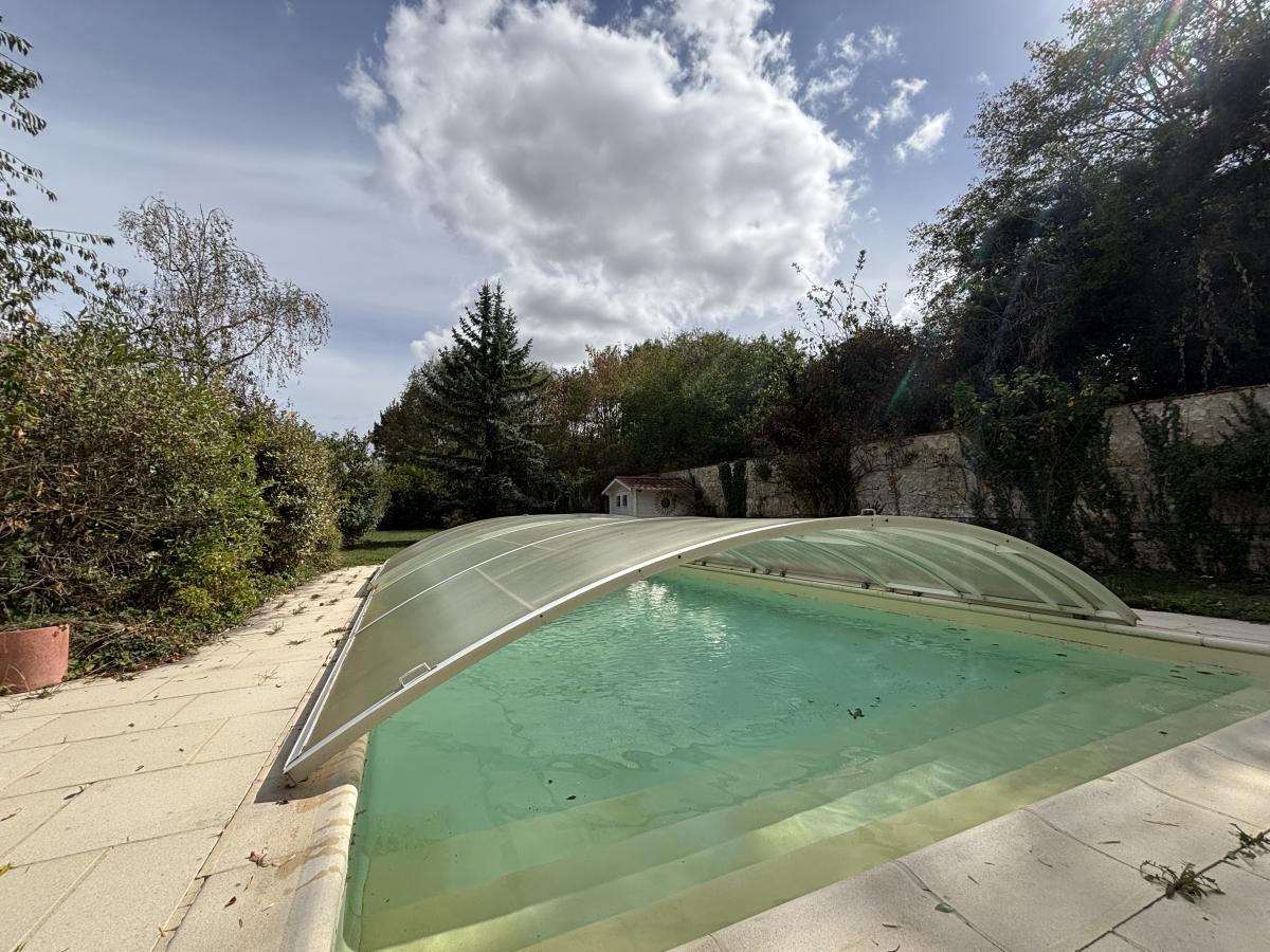 Maison 7 pièces 244 m² · à Monnaie · 244,3 m² · 250 000 €