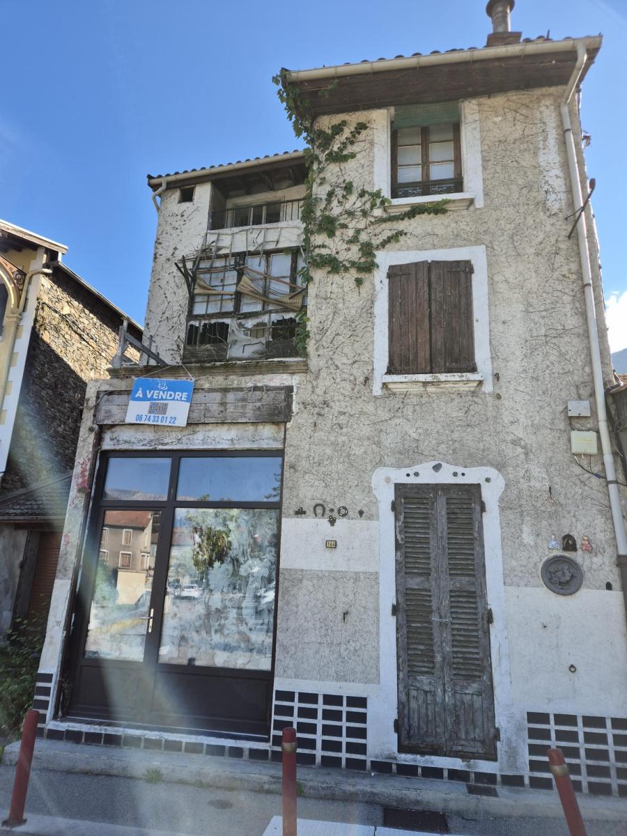 Immeuble 268 m² · à Vizille · 267,5 m² · 168 000 €