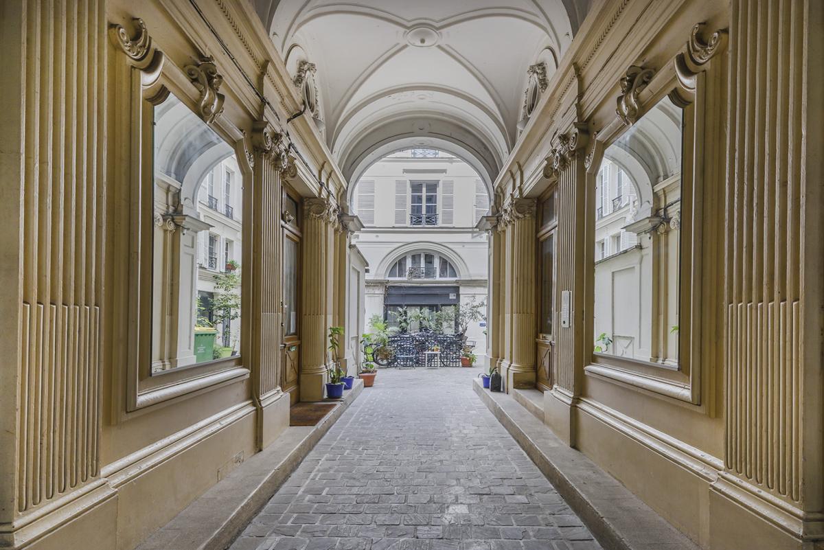 Appartement 5 pièces 122 m² · à Paris 10e Arrondissement · 121,7 m² · 1 350 000 €