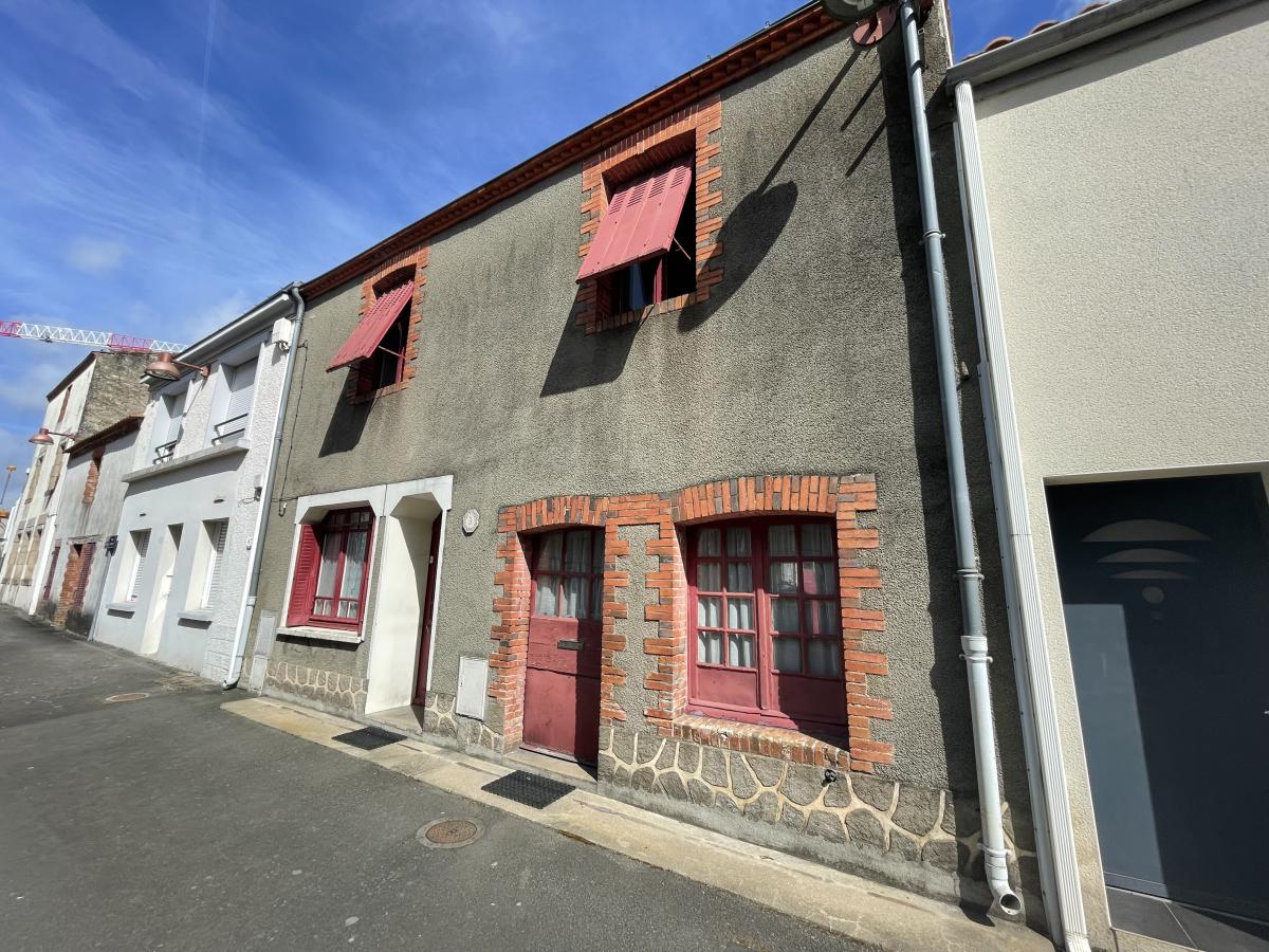 Maison 8 pièces 99 m² · à Montbert · 98,8 m² · 157 000 €
