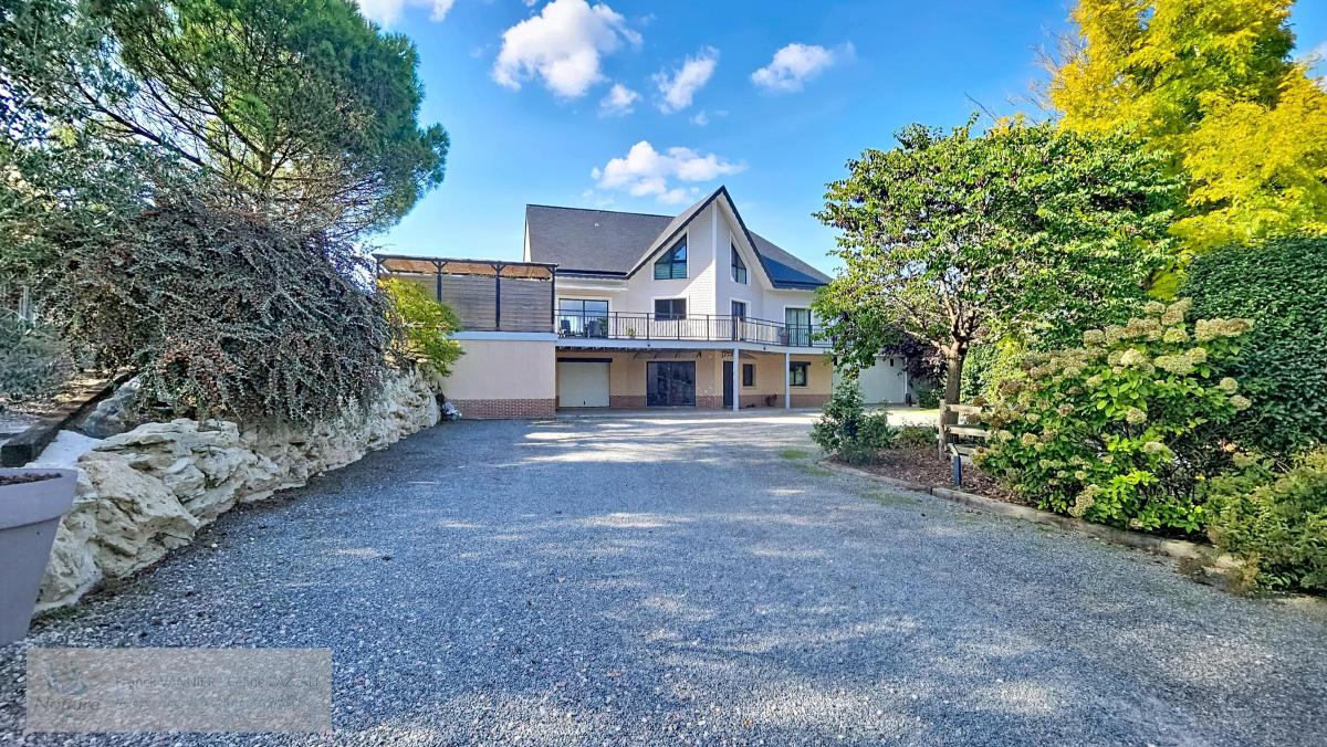 Maison 7 pièces 220 m² · à Rouxmesnil-Bouteilles · 220 m² · 630 000 €