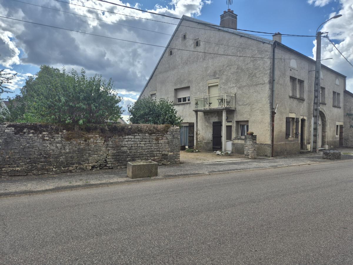 Maison 5 pièces 228 m² · à Orchamps · 228 m² · 190 000 €