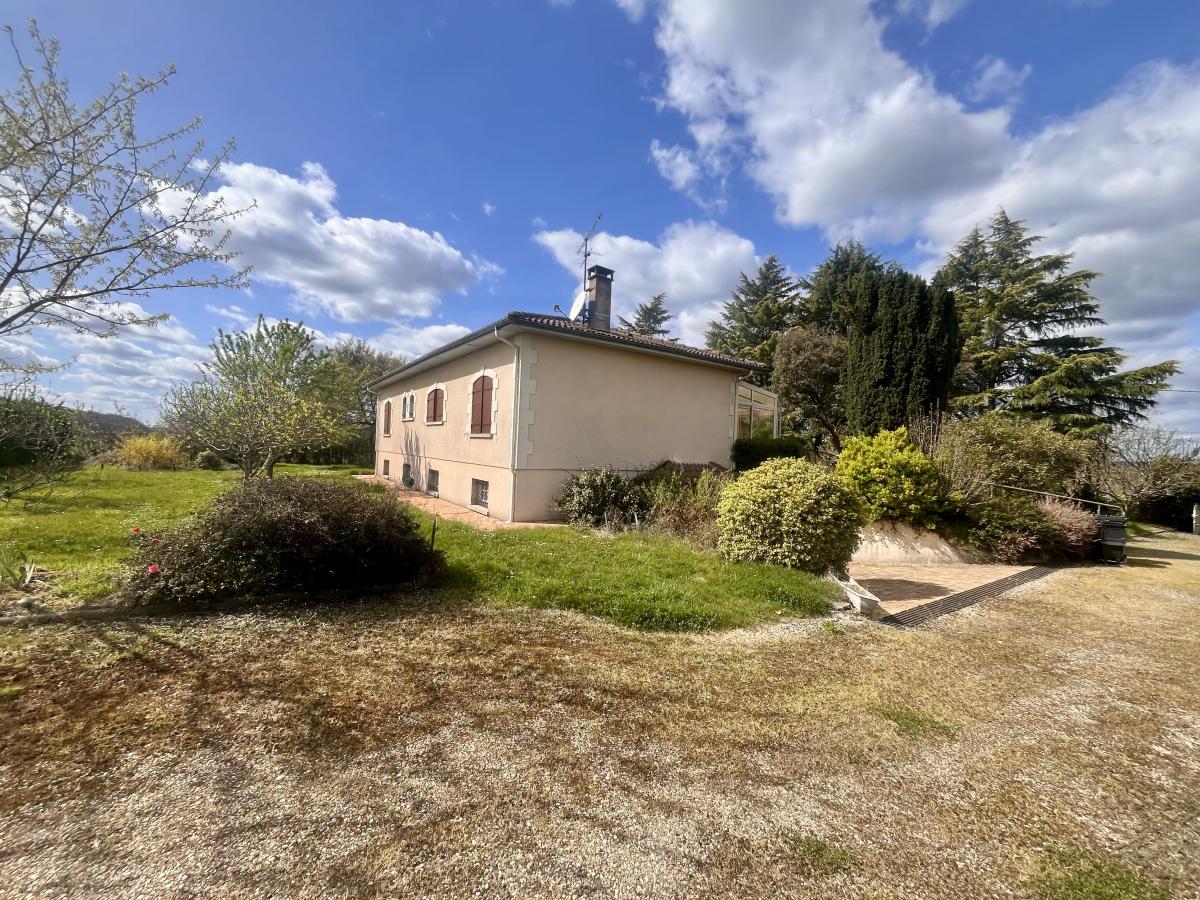 Maison 5 pièces 185 m² · à Roquebrune · 185 m² · 273 000 €