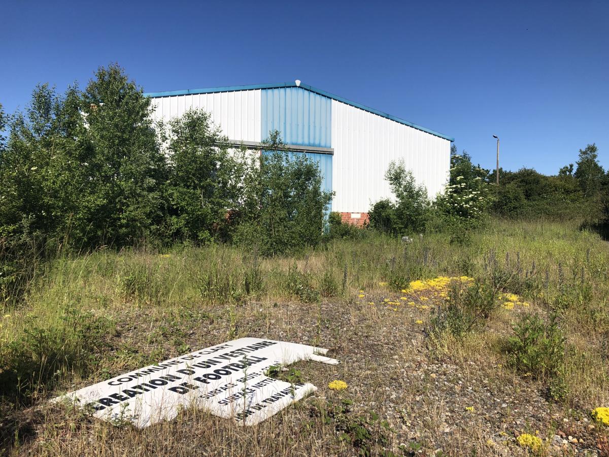 ENSEMBLE IMMOBILIER composé de deux bâtiments et un terrain constructible · à Busigny · 209 600 €