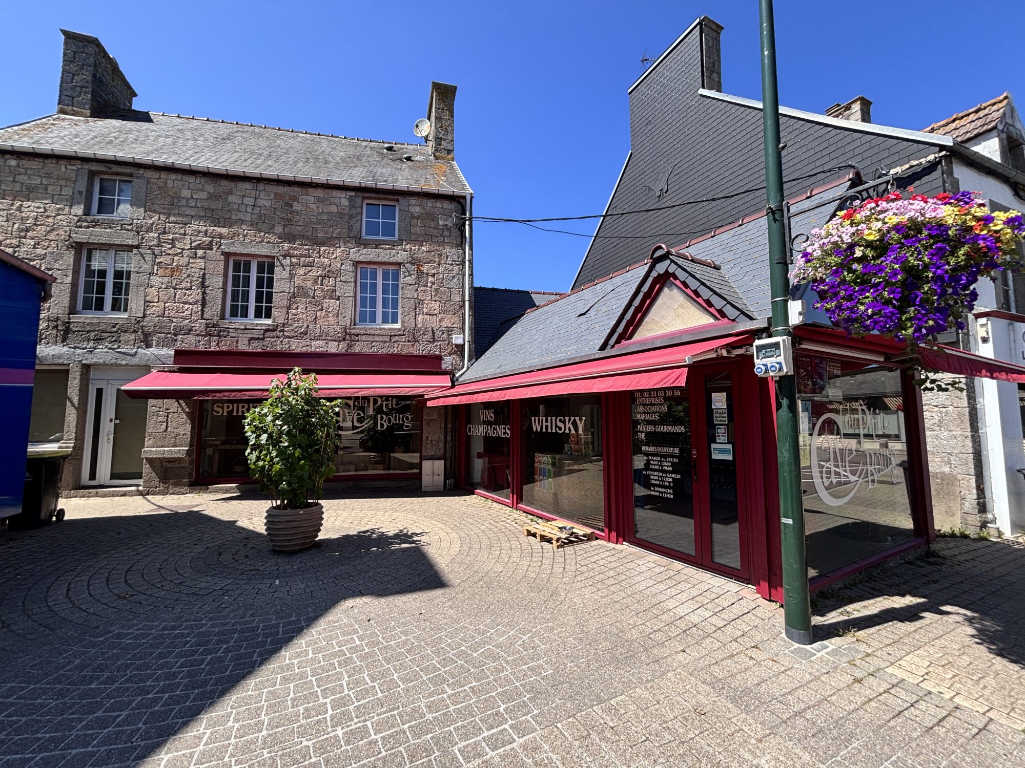 Immeuble 198 m² · à Les Pieux · 198 m² · 418 600 €