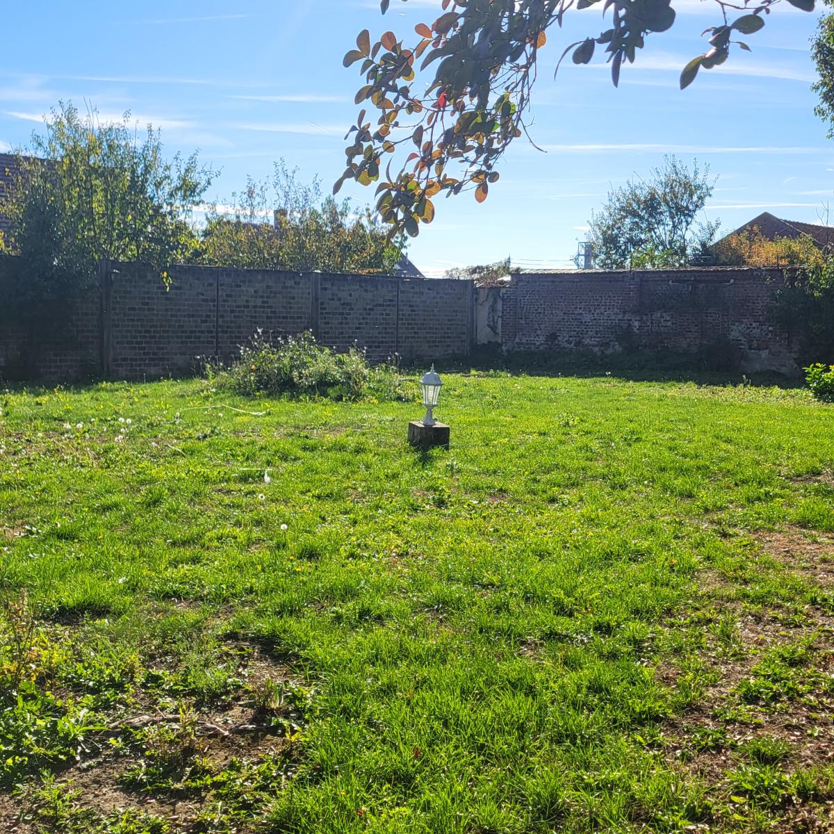 Terrain 700 m² · à Étrépagny · 89 250 €