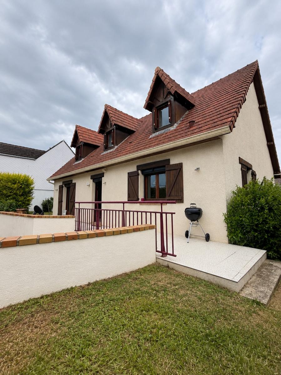 Maison 6 pièces 135 m² · à Saint-Léger-du-Bourg-Denis · 135 m² · 294 000 €