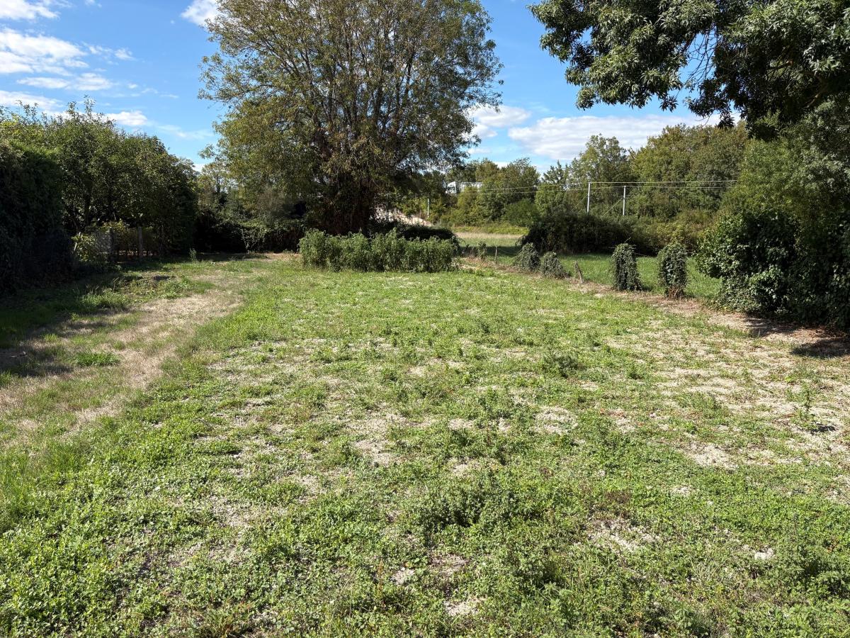 FRONTENAY ROHAN-ROHAN, parcelle de terrain de 669 m² non viabilisée · à Frontenay-Rohan-Rohan · 64 600 €