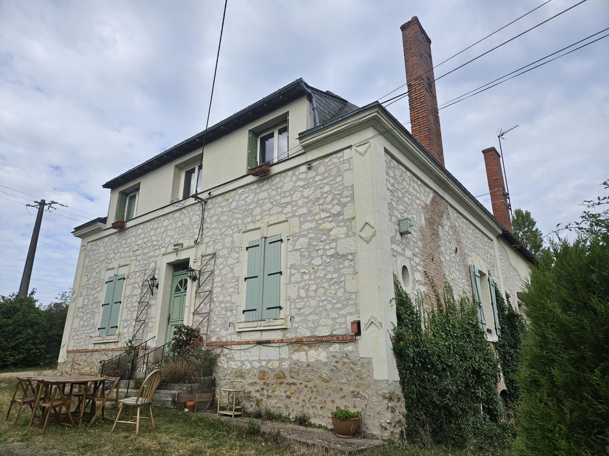 Maison 11 pièces 250 m² · à Mouliherne · 250 m² · 325 500 €