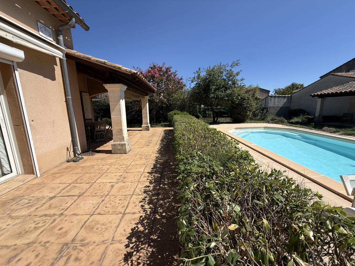 Maison 8 pièces 158 m² · à Bagnols-sur-Cèze · 157,7 m² · 330 000 €