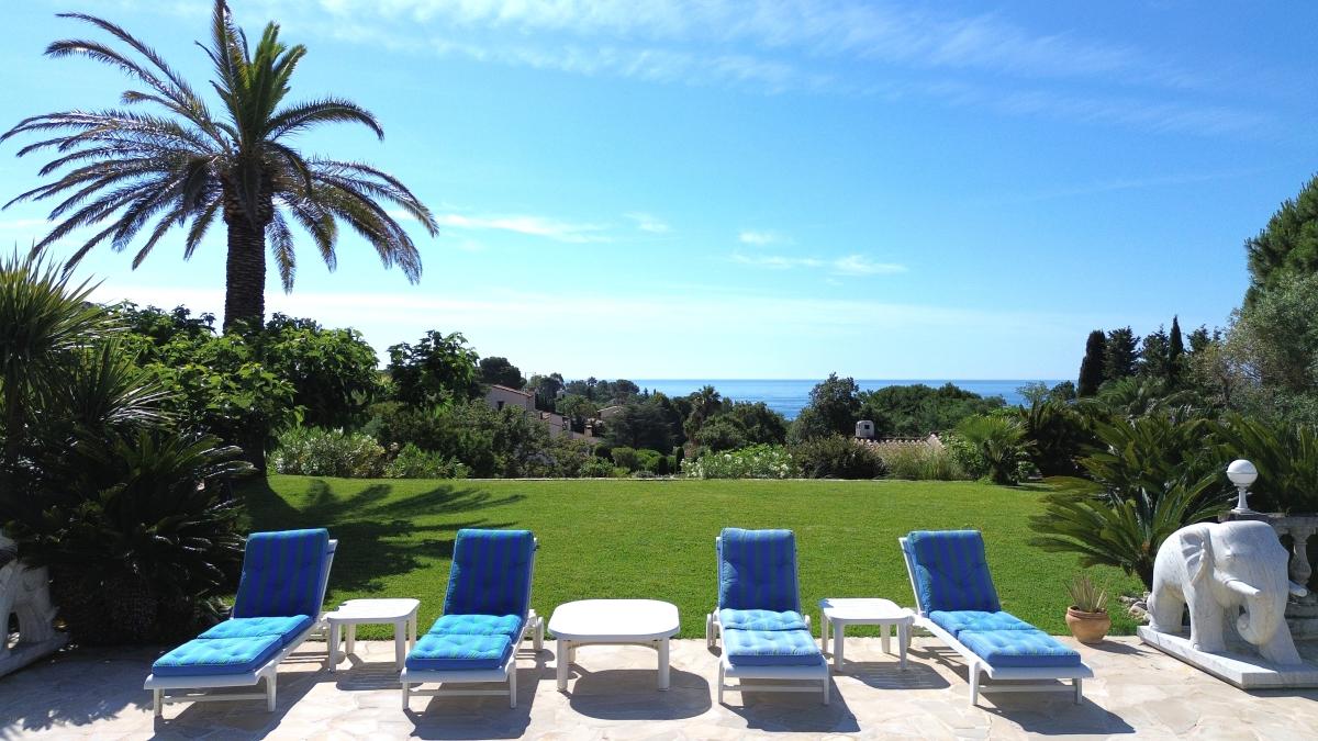Maison 12 pièces 308 m² · à Roquebrune-sur-Argens · 308,5 m² · 2 900 000 €