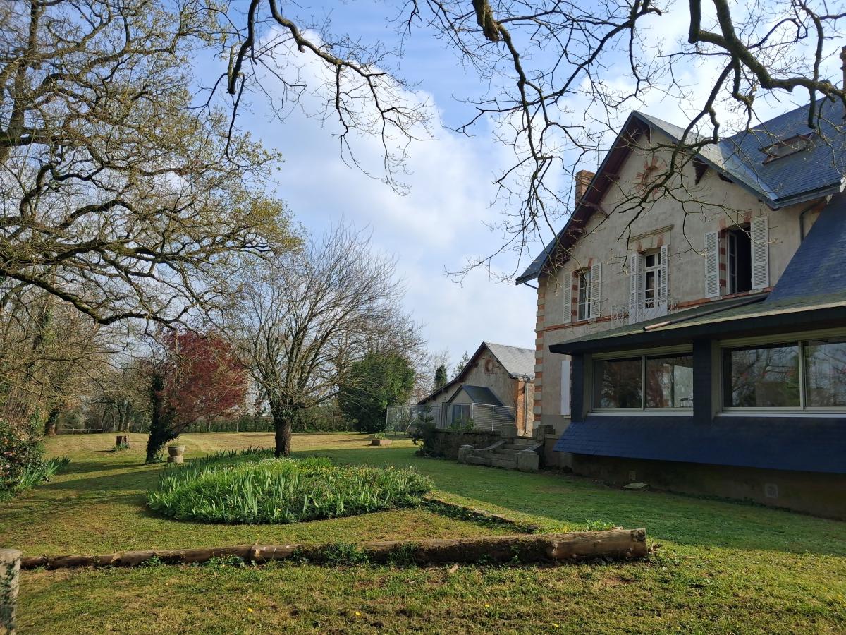 Maison 9 pièces 250 m² · à Montrevault-sur-Èvre · 250 m² · 354 900 €