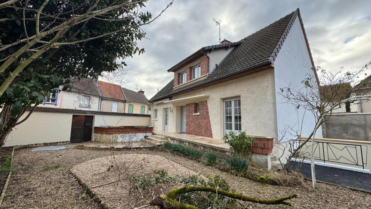 Maison 7 pièces 221 m² · à Blancs-Coteaux · 221 m² · 310 000 €