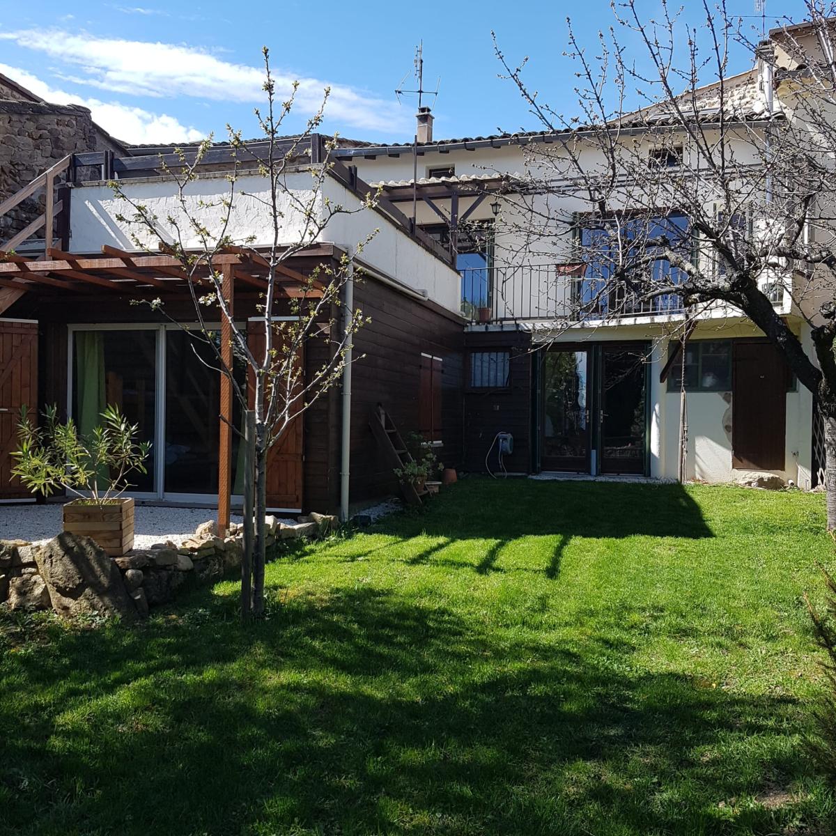 Maison 120 m² · à Saint-Georges-les-Bains · 120 m² · 275 600 €