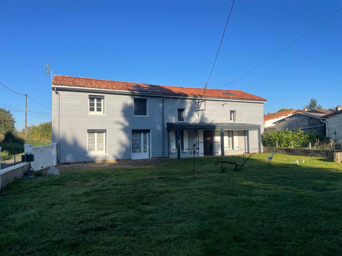 Maison 137 m² · à Rouillé · 137 m² · 95 000 €