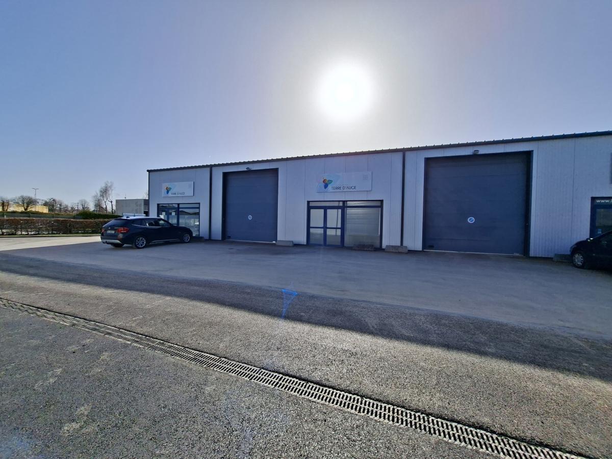 Réseau des notaires · à Pont-l'Évêque · 400 m² · 2 800 €/mois