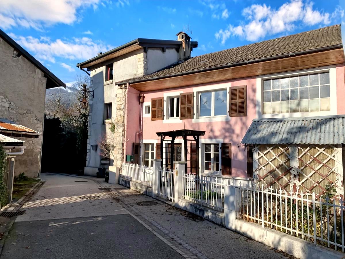 Maison 8 pièces 179 m² · à Gex · 179 m² · 430 000 €