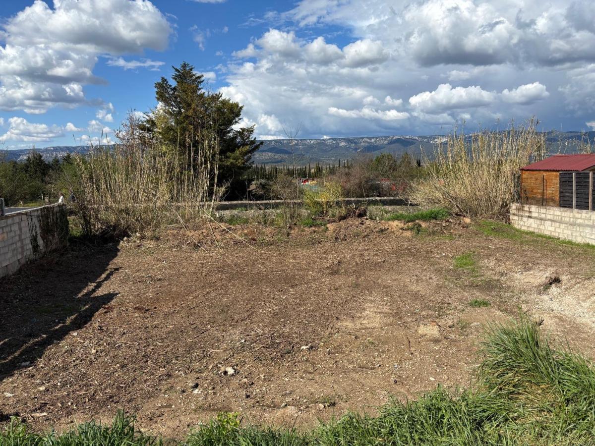 Terrain 369 m² · à Charleval · 133 750 €