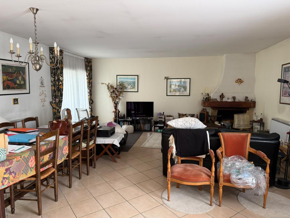 Maison 4 pièces 132 m² · à Voisins-le-Bretonneux · 132 m² · 410 000 €