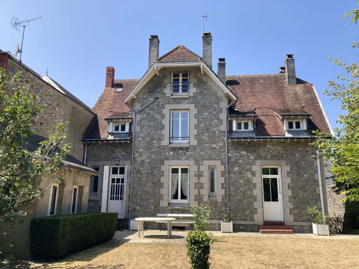 Maison 9 pièces 196 m² · à Laval · 195,6 m² · 482 080 €