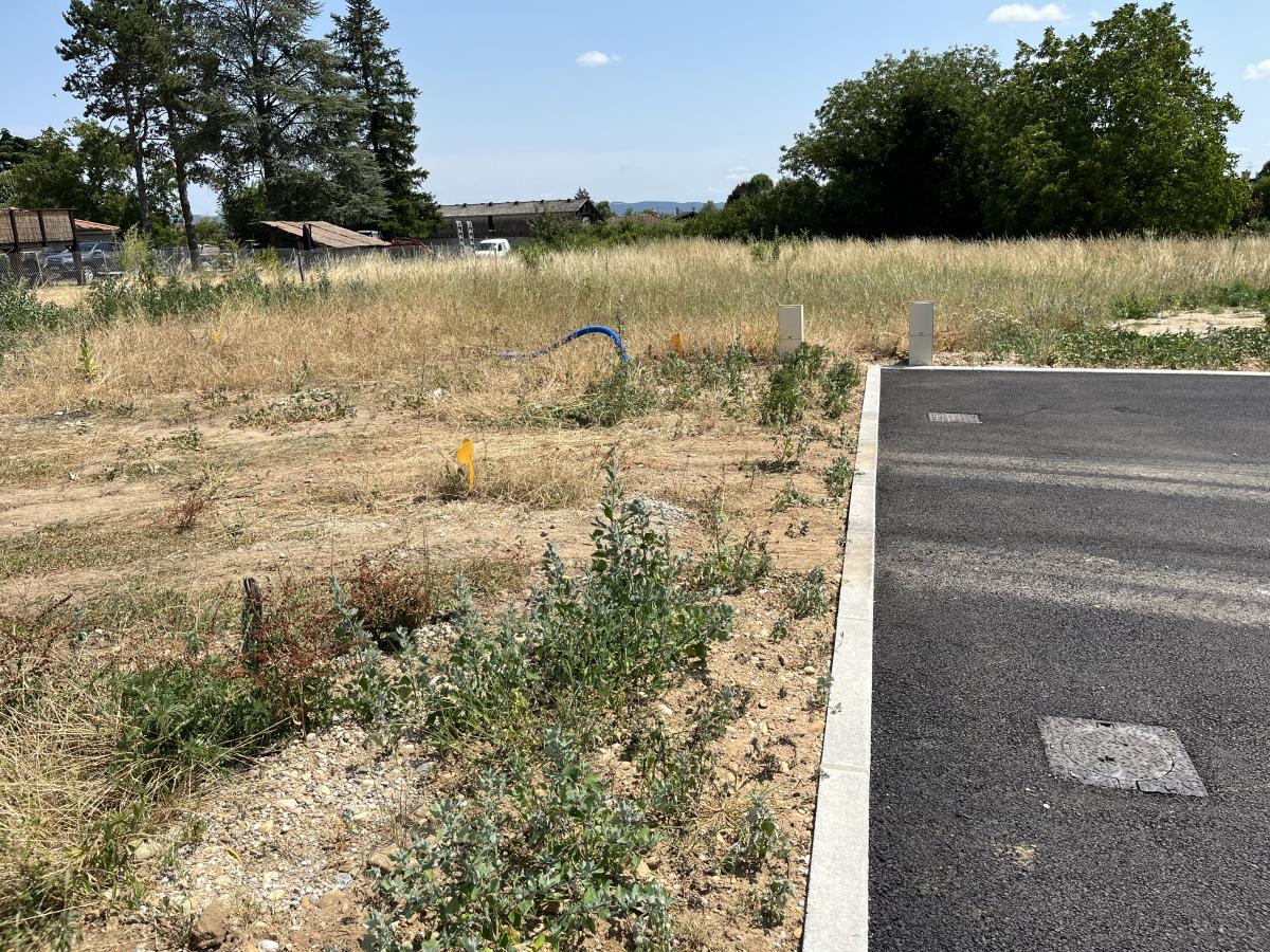 Terrain 400 m² · à Saint-Maurice-de-Gourdans · 145 000 €