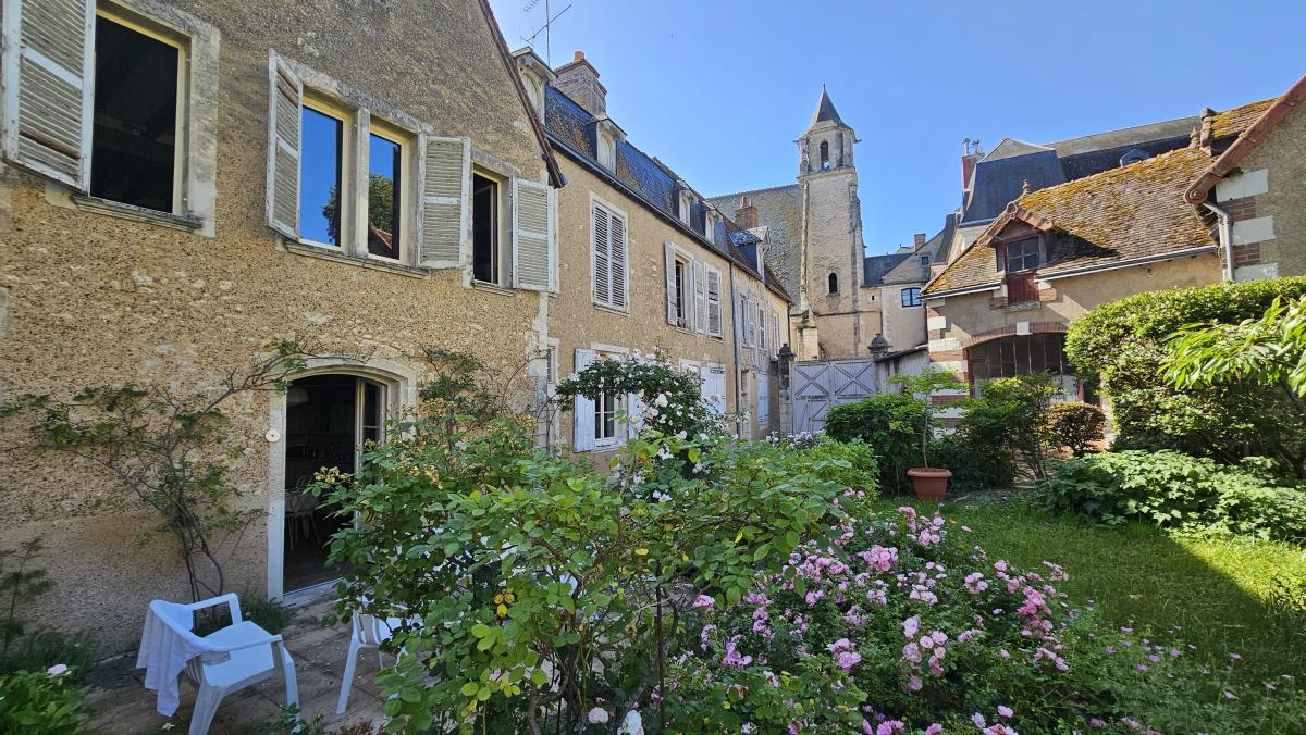 Maison 10 pièces 330 m² · à Vendôme · 330 m² · 618 000 €