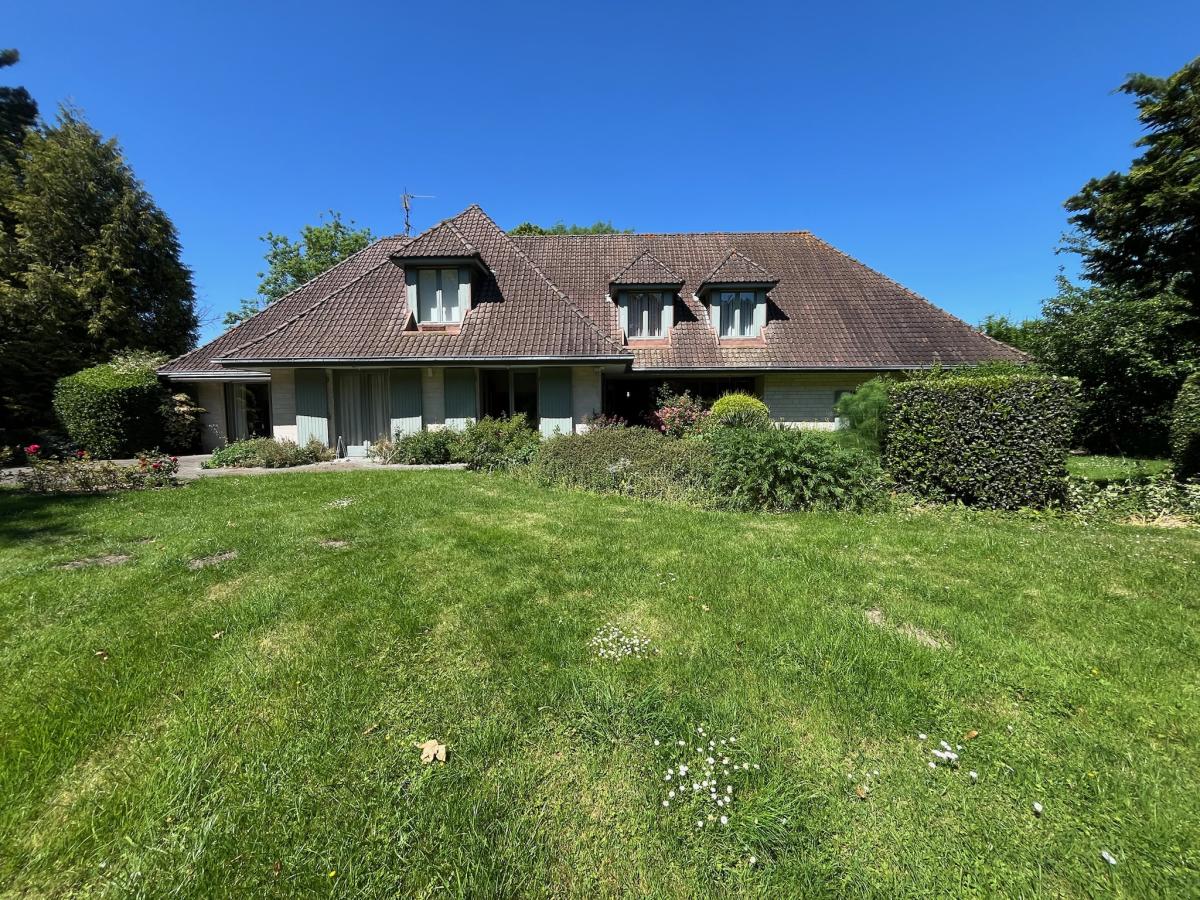 Maison 11 pièces 300 m² · à Saint-Floris · 300 m² · 425 470 €