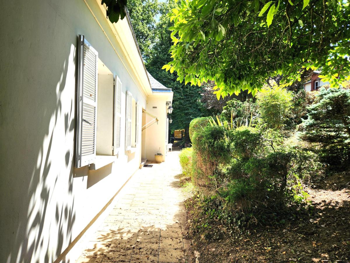 Maison 8 pièces 240 m² · à Joué-lès-Tours · 240 m² · 550 000 €