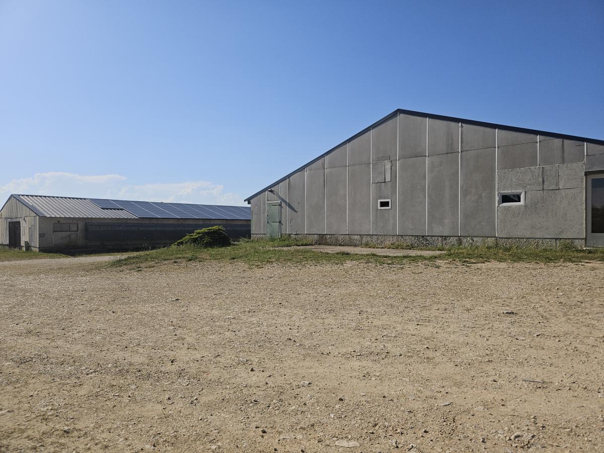 Réseau des notaires · à Crest · 3 000 m² · 530 600 €