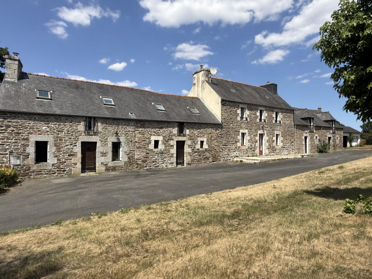 Maison 196 m² · à Pont-Melvez · 196 m² · 206 760 €
