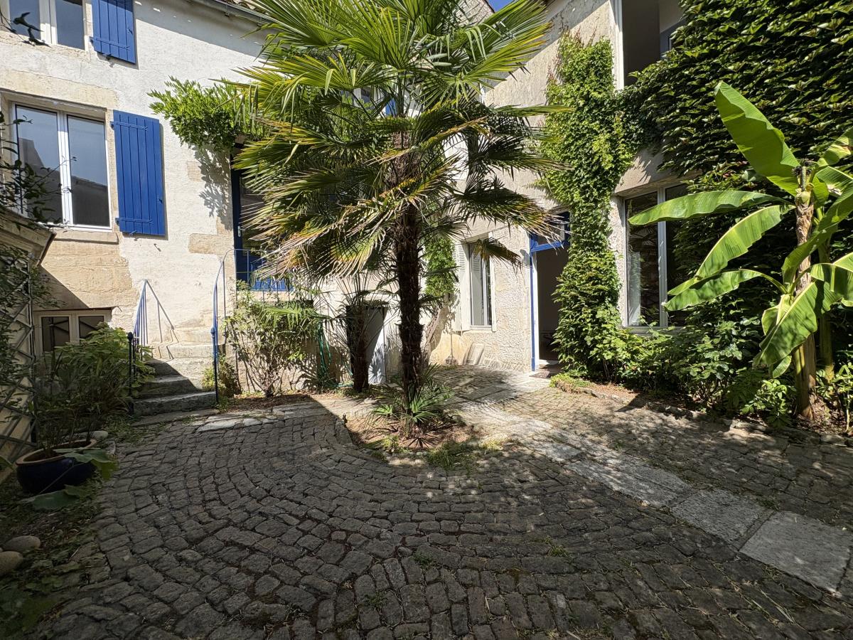 Maison 6 pièces 157 m² · à Niort · 157 m² · 275 000 €