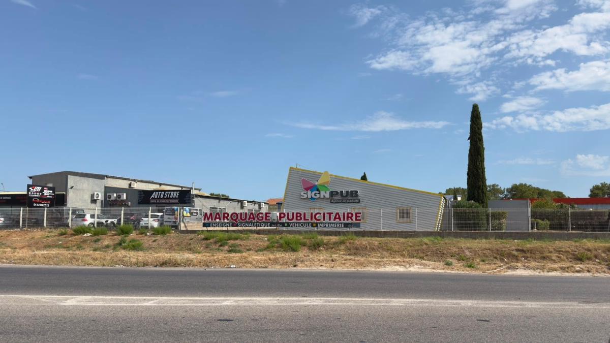 Local commercial 300 m² · à Marignane · 300 m² · 988 000 €