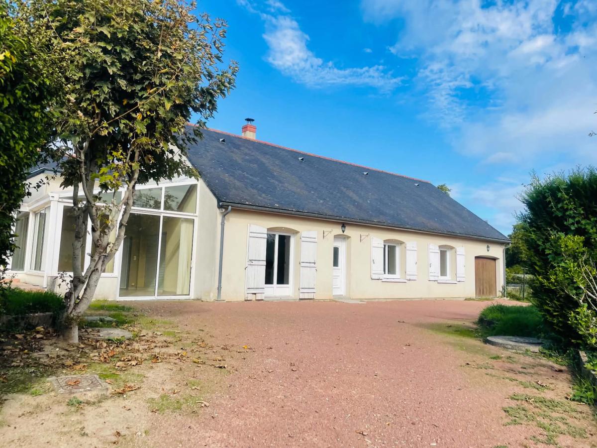 Maison 6 pièces 119 m² · à Distré · 119 m² · 226 322 €