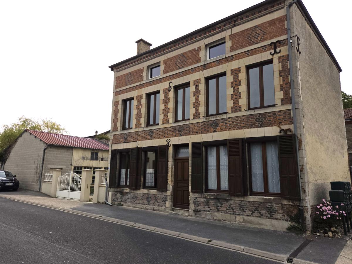 Maison 6 pièces 139 m² · à Vadenay · 139 m² · 184 750 €