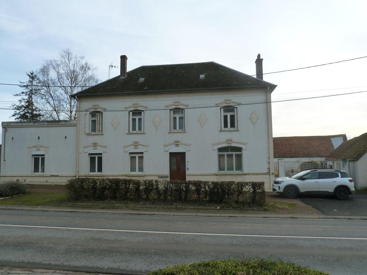Maison 8 pièces 244 m² · à Fins · 244 m² · 187 200 €