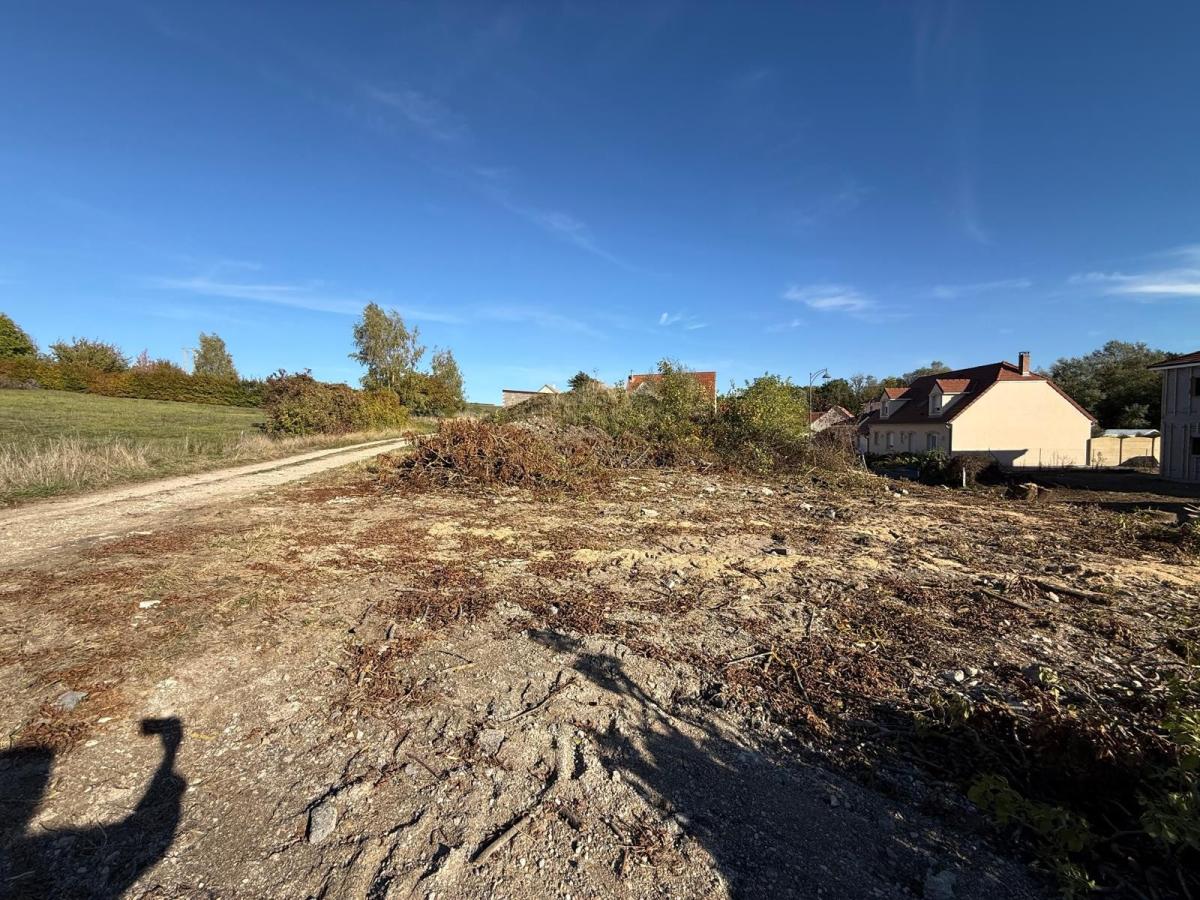 Terrain 386 m² · à Saint-Euphraise-et-Clairizet · 49 000 €