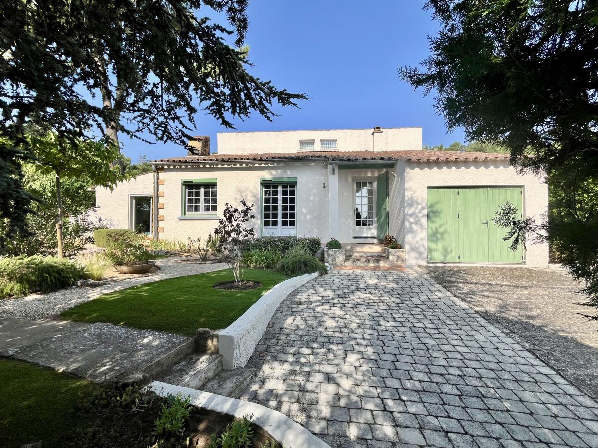 Maison 6 pièces 147 m² · à Bagnols-sur-Cèze · 146,6 m² · 329 000 €