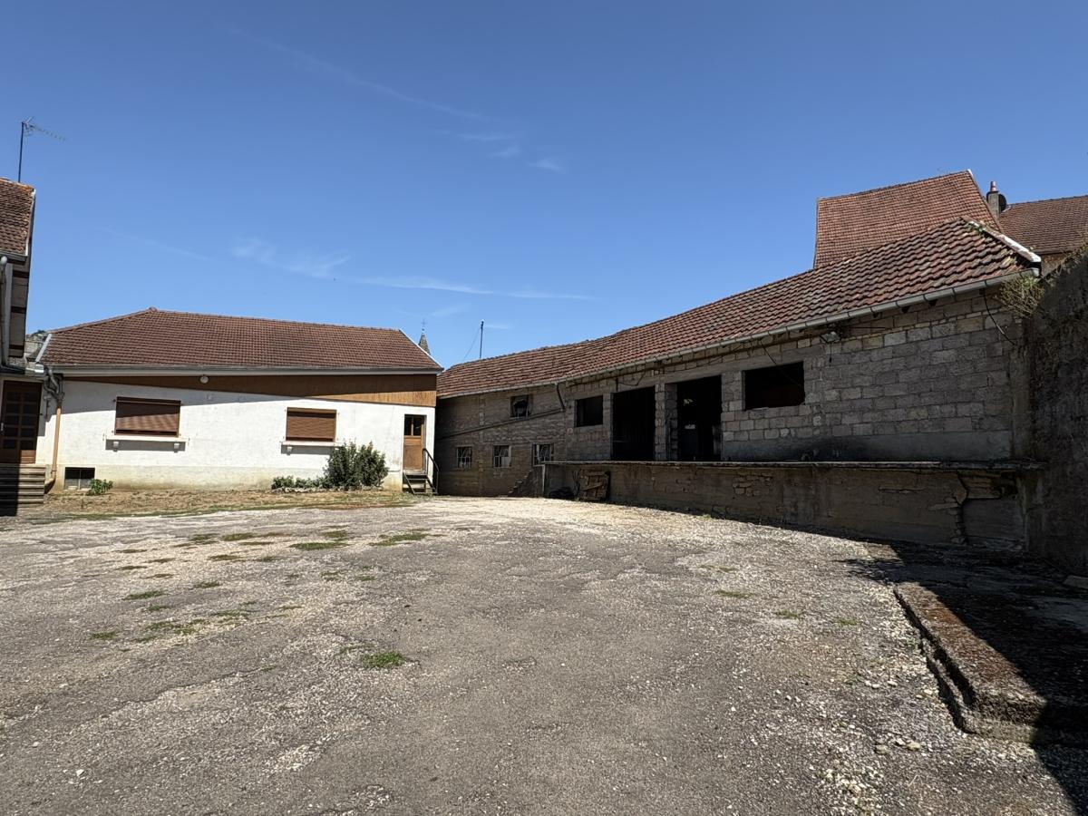 Maison 186 m² · à Fondremand · 186 m² · 180 000 €
