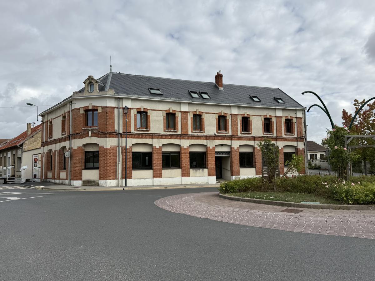 EXCLUSIVITE - GUEUX -Ensemble immobilier à rénover à usage mixte Commercial/Professionnel 216m² · 216 m² · 290 000 €