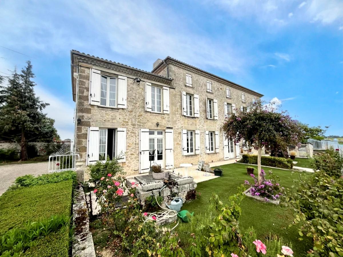 Maison 10 pièces 376 m² · à La Réole · 376 m² · 436 800 €