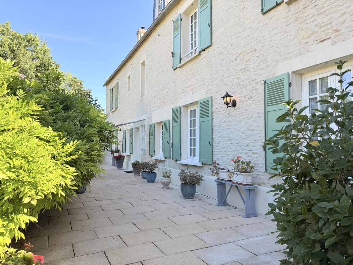 Maison 243 m² · à Cormelles-le-Royal · 243 m² · 650 000 €