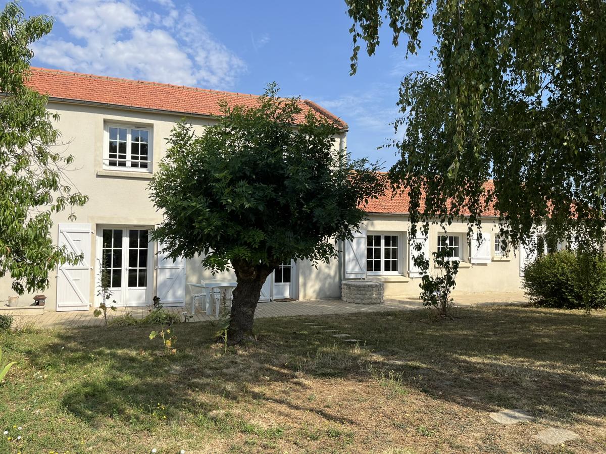 Maison 6 pièces 145 m² · à Vouillé-les-Marais · 145 m² · 285 350 €
