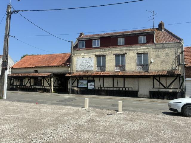 Immeuble 590 m² · à Écurie · 590 m² · 292 900 €