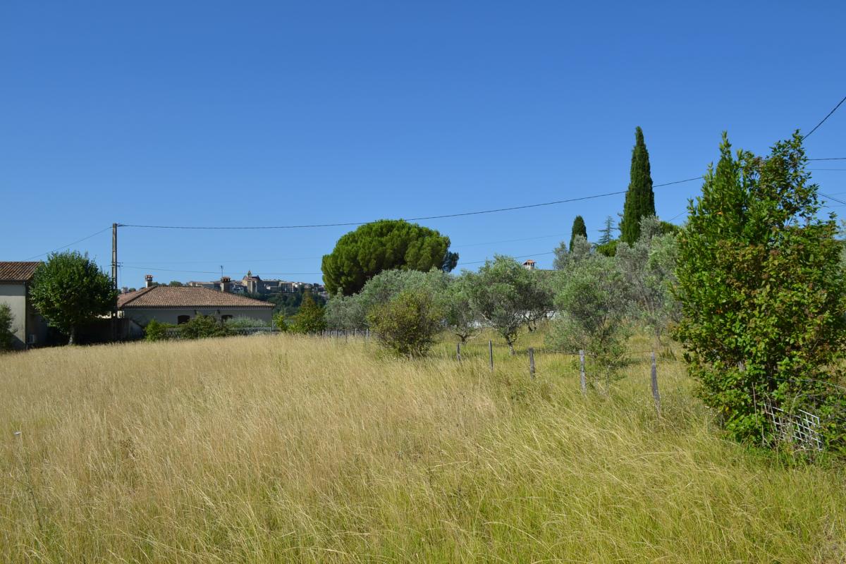 Terrain 5 pièces · à Ucel · 73 850 €